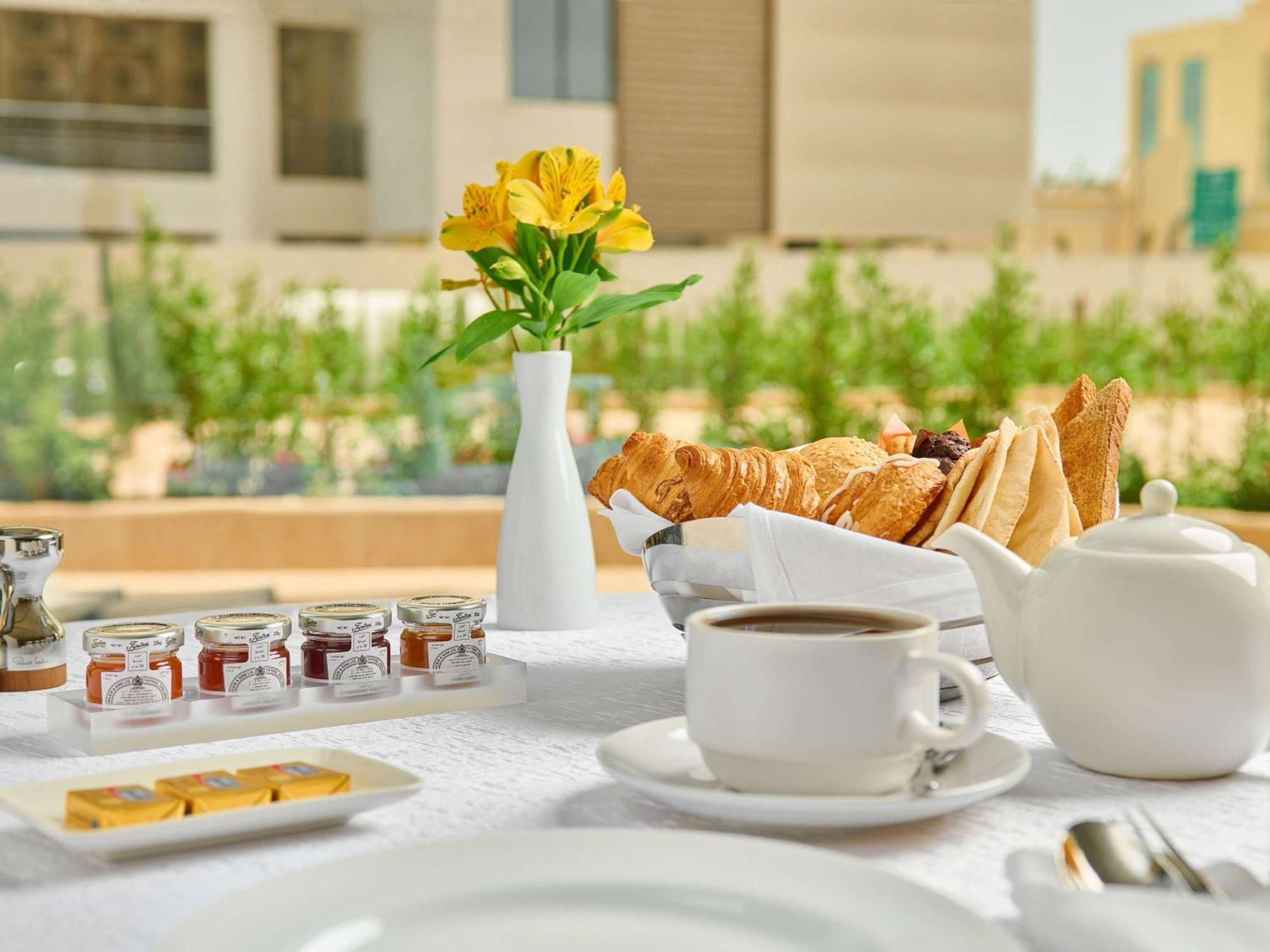 Mercure Riyadh Al Anoud Exterior photo